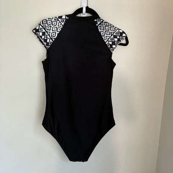 Axesea UPF 50+ Coverage Modest Black One-Piece Swimsuit Short Sleeve Size 10 NWT - Picture 7 of 8